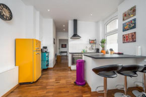 Buntes Retro-Apartment